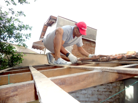 conserto-telhado-limpeza-de-calhas-multipros